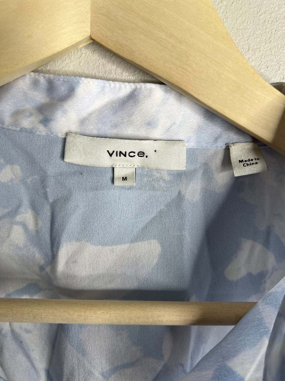 Vince Painted Magnolia Band Collar Blouse Size Medium Blue Floral Button Up - Picture 5 of 5